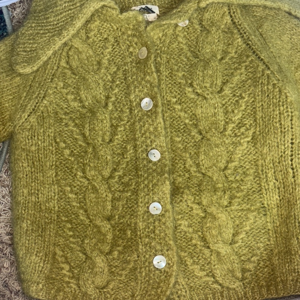 Sara’s Las Vegas wool Cable Knit Sweater - peridot - Picture 2 of 7